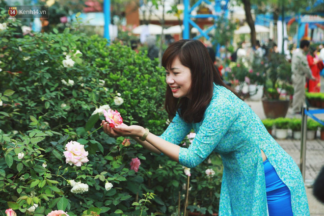 Lễ hội hoa hồng Bulgaria khoe sắc với gần 2.000 giống hoa đúng dịp Quốc tế phụ nữ 8/3